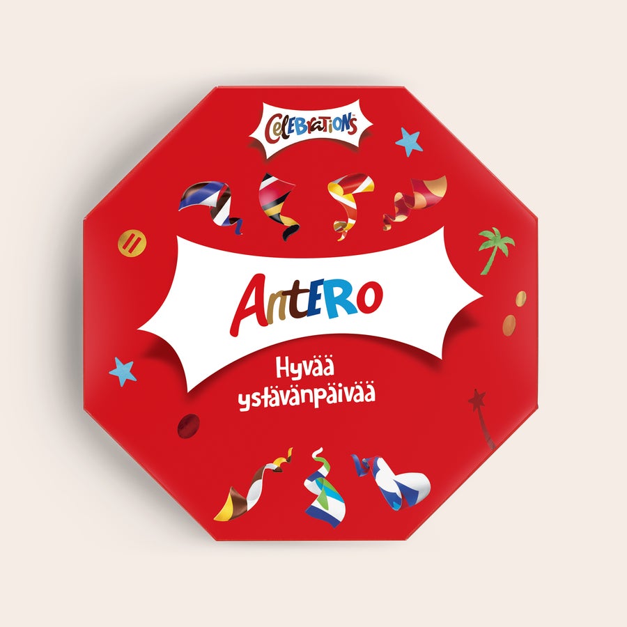 Juhlalaatikko, joka on varustettu nimellä Yksilöity Juhlalaatikkopatukka punaisella kääreellä, jossa nimi Antero ja Hyvää ystävänpäivää teksti painettuna.