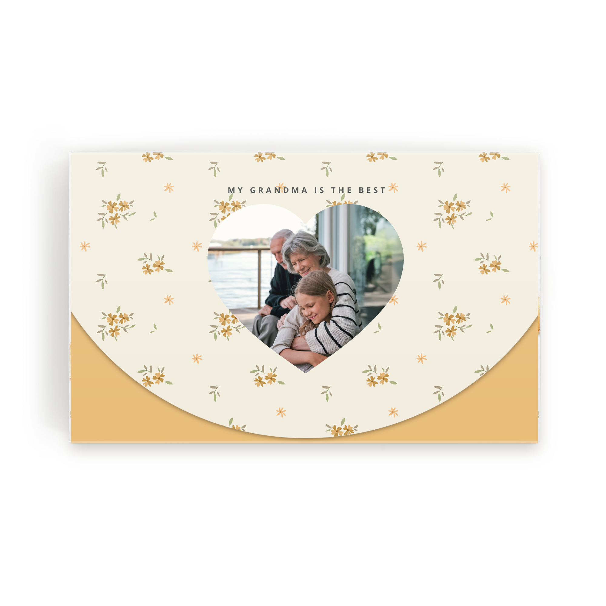 Personalizovaná čokoládová krabička s klasickými pralinkami, potištěná fotografií prarodičů s vnučkou a textem „MY GRANDMA IS THE BEST“.