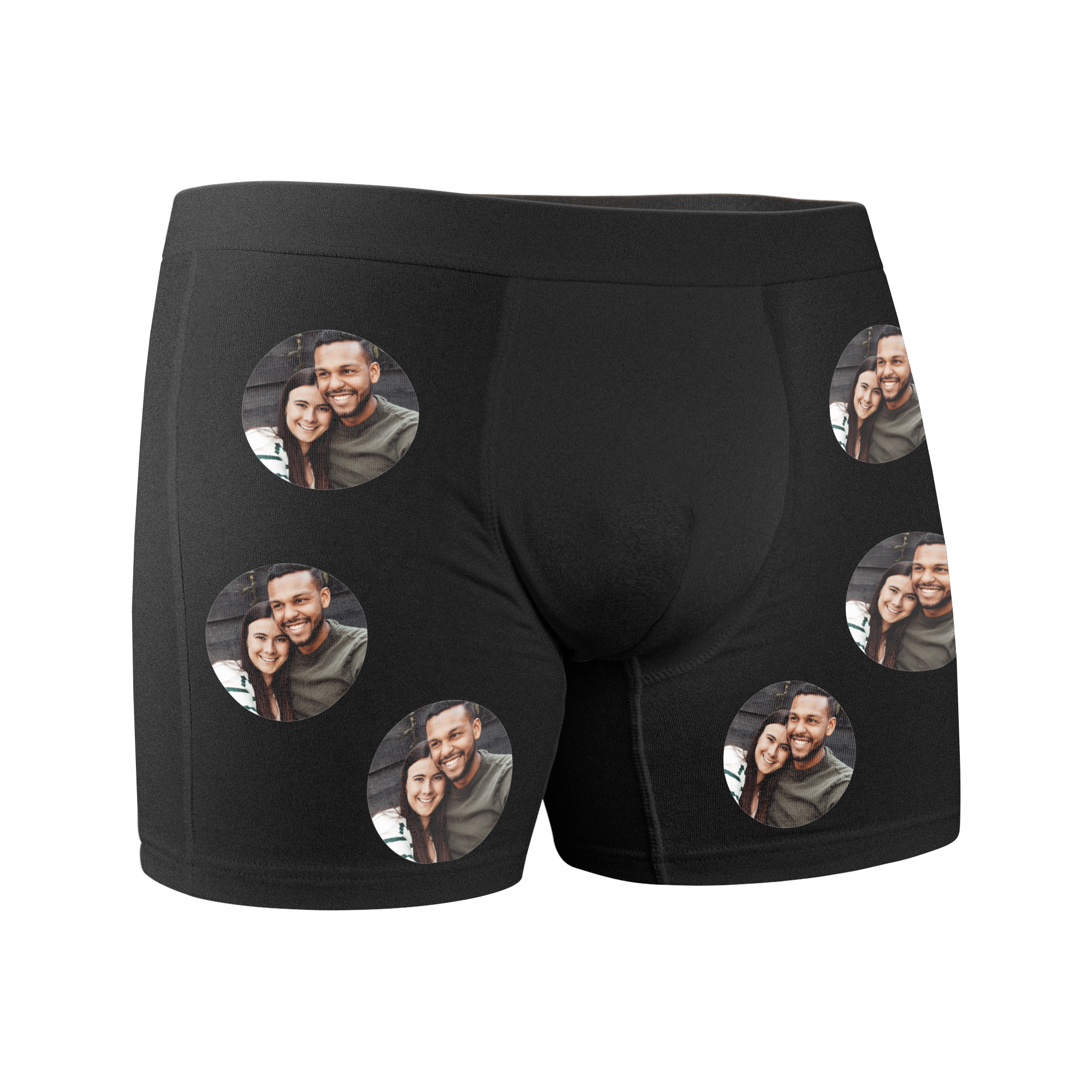Černé boxerky s potiskem fotografií páru, personalizované s jménem.