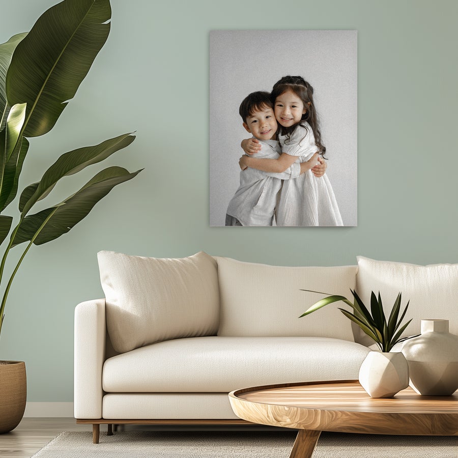 Fotografie pe lemn Imprimare pe panou de lemn cu o fotografie color a doi copii, personalizată cu fotografia ta.