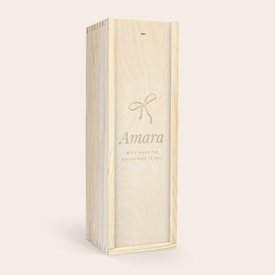 Licor Amaretto Disaronno - Caja personalizada Caja de madera con diseño de lazo grabado, nombre Amara y mensaje navideño para botella de Amaretto Disaronno