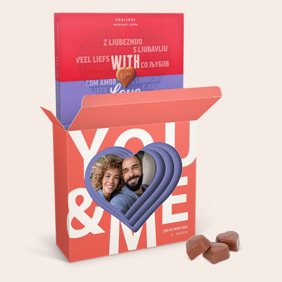 Milka sjokolade 3D-gaveeske Design din egen Milka Hearts 3D-gaveeske trykt med parbilde og teksten "JEG ELSKER DEG X MARK".