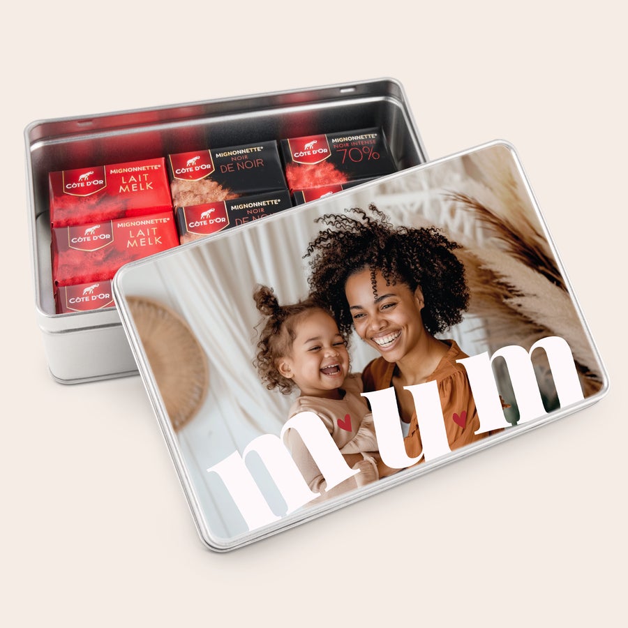 Personalised Côte d'Or biscuit tin Personalised gift tin with Côte d'Or chocolates, printed with a photo of a mother and child and the text mum