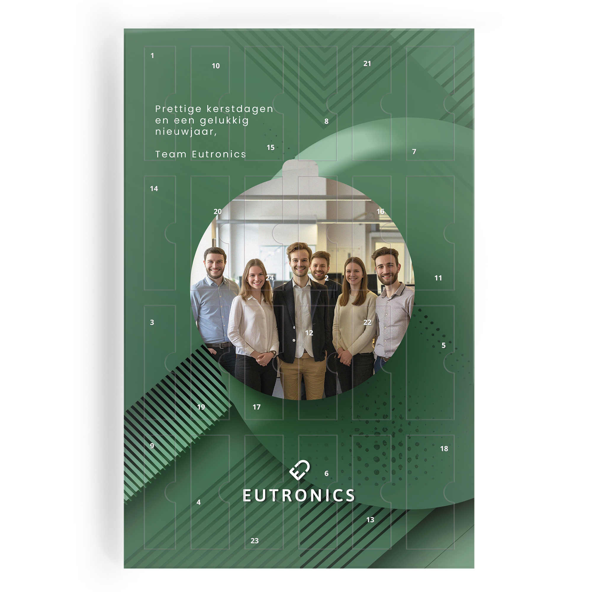 Gepersonaliseerde adventskalender met bedrijfslogo en teamfoto, bedrukt op een donkergroene achtergrond.