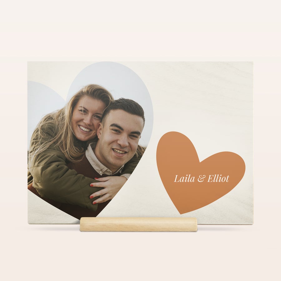Vlastní dřevěná karta Valentines Dřevěná karta Valentines Day s vytištěnou fotografií páru v srdci a jmény Laila & Elliot