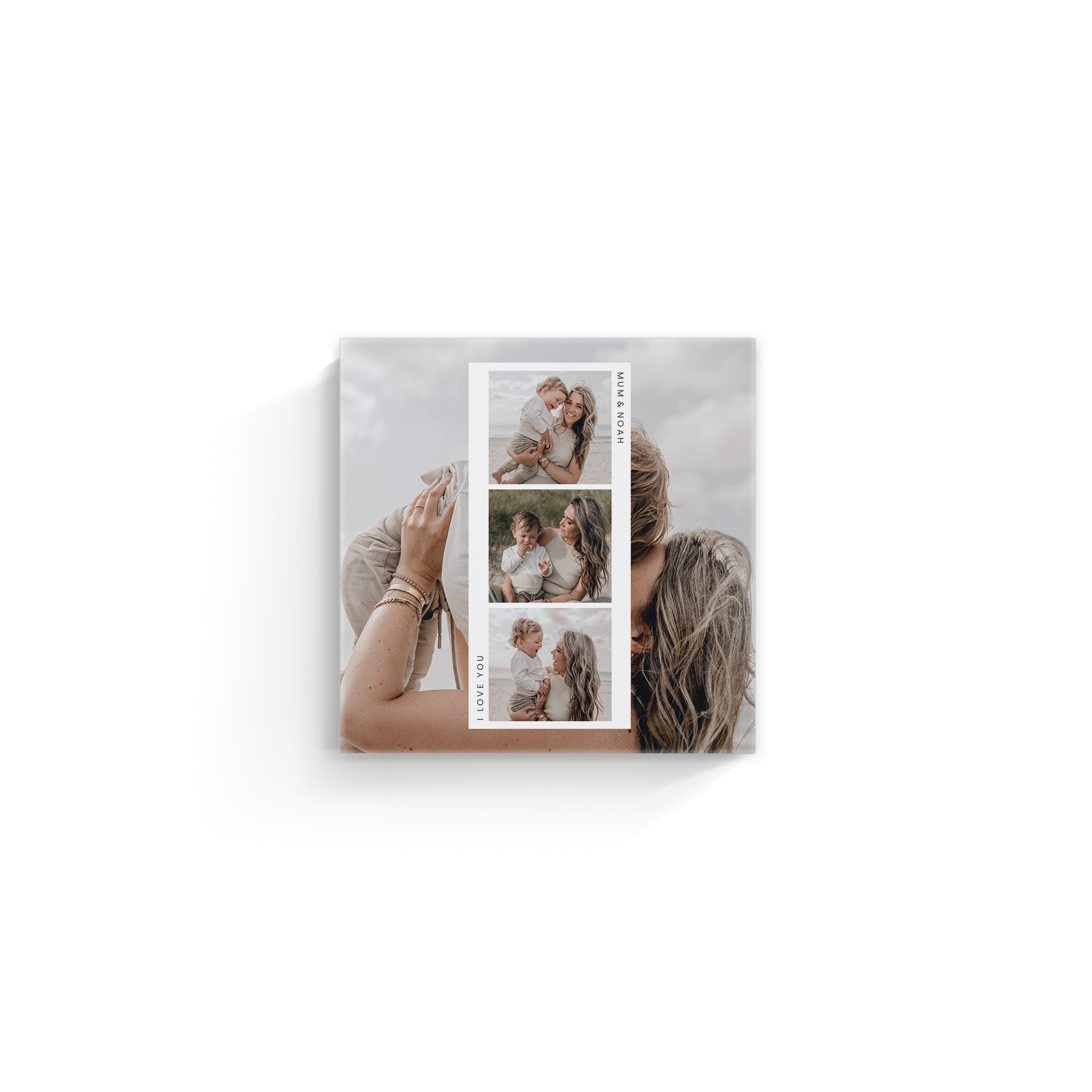 Pânză personalizată cu trei fotografii tipărite, ilustrând o mamă cu un copil, cu textele "MUM & NOAH" și "I LOVE YOU"