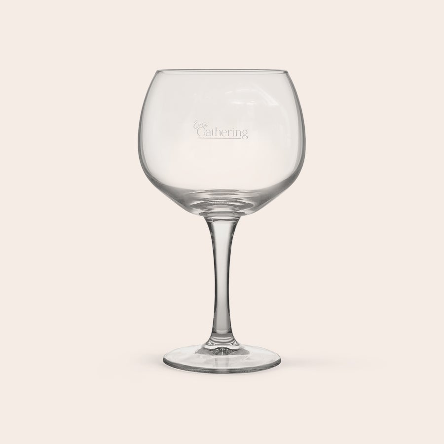 Verre à gin personnalisé Verre à gin personnalisé gravé avec le texte Eve's Gathering sur un fond sombre