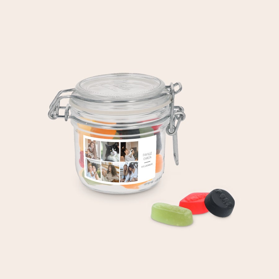 Bocal à bonbons personnalisé Bocal à bonbons personnalisé avec winegums et une étiquette imprimée de photos et le texte Famille Garcia