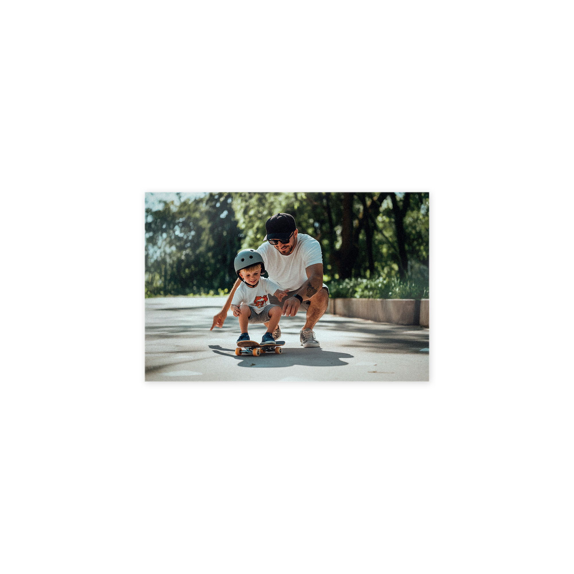 Persönliches Foto auf Forex gedruckt, Vater bringt Kind Skateboard fahren bei