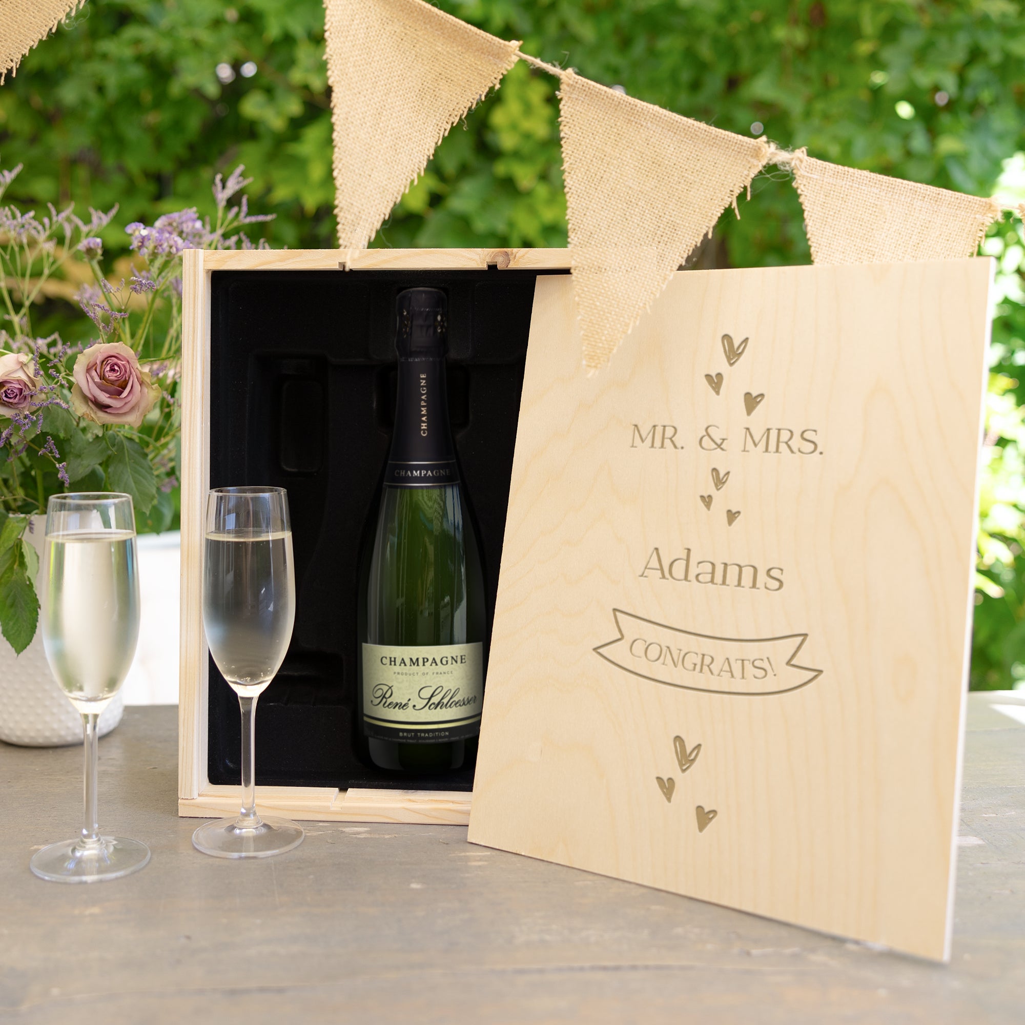 Champagner Geschenk personalisieren René Schloesser mit Gläsern und graviertem Deckel (750ml)  - Onlineshop YourSurprise