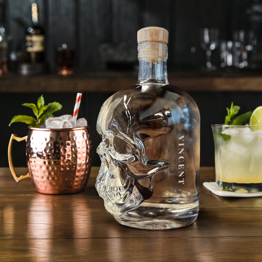 Personlig döskallevodka Graverad personlig Skull Vodka-flaska med namnet VINCENT. En unik present för att skapa extraordinära minnen.
