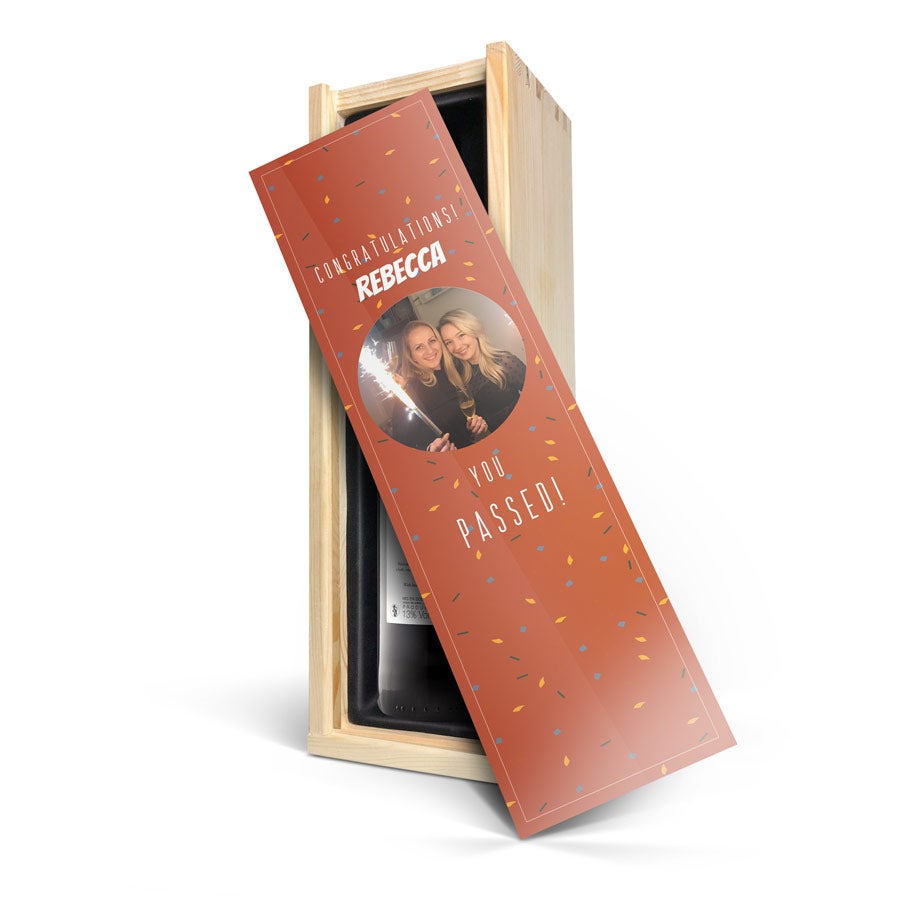 Wine in personalised wooden case - Maison de la Surprise - Merlot