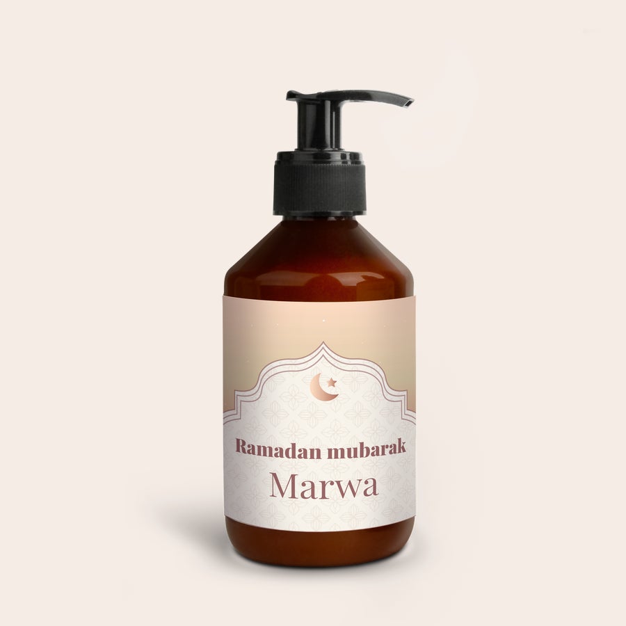 Personalizowany balsam do rąk Unikatowy krem do rąk w butelce z pompką z personalizowaną etykietą Ramadan Mubarak i imieniem Marwa