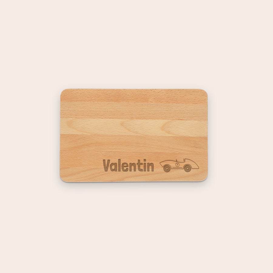 Planche à pain personnalisée Planche à pain en hêtre gravée avec le nom Valentin et une voiture, un cadeau unique et personnalisé.