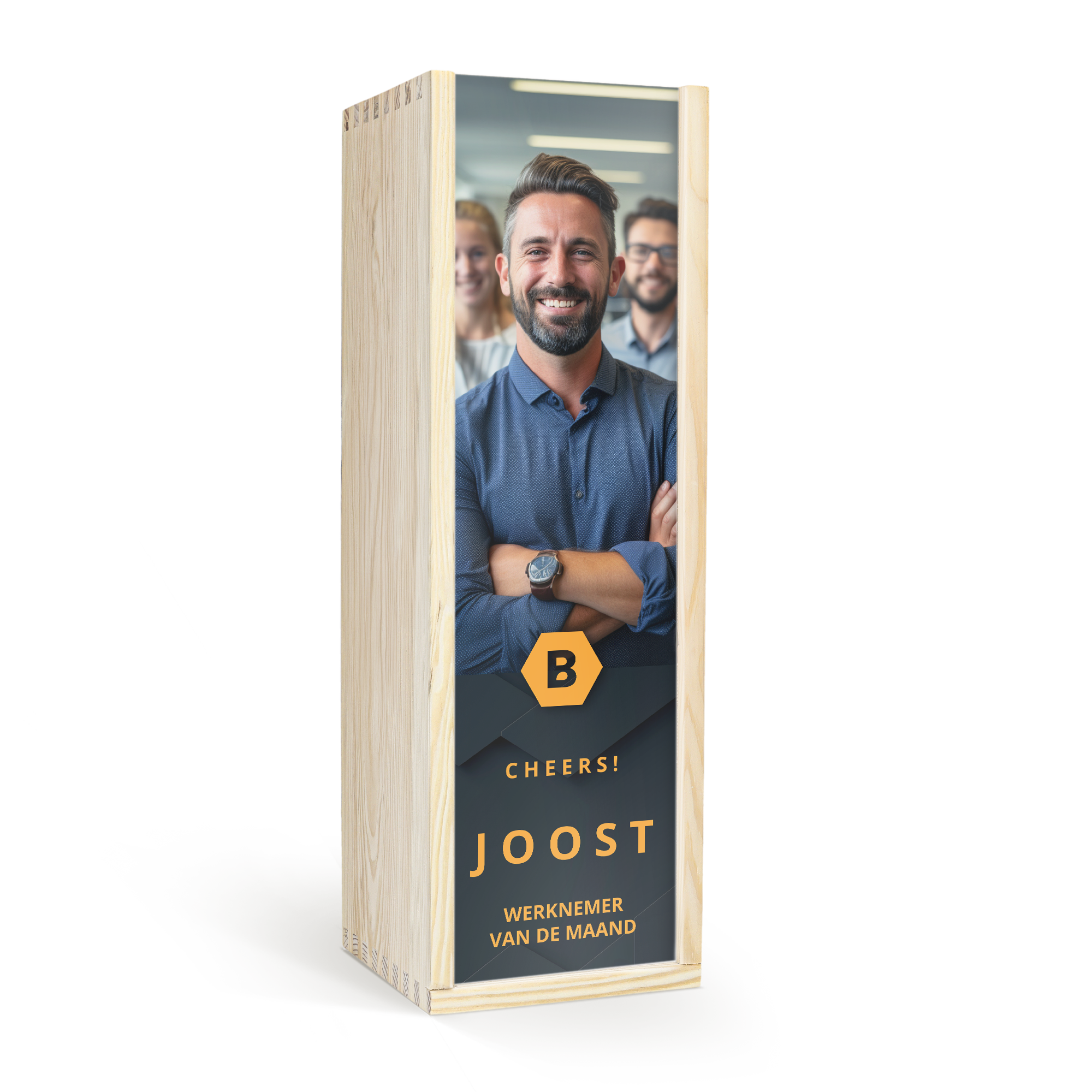 Fles vodka in bedrukte kist, gepersonaliseerd met foto, naam Joost en tekst Werknemer van de Maand