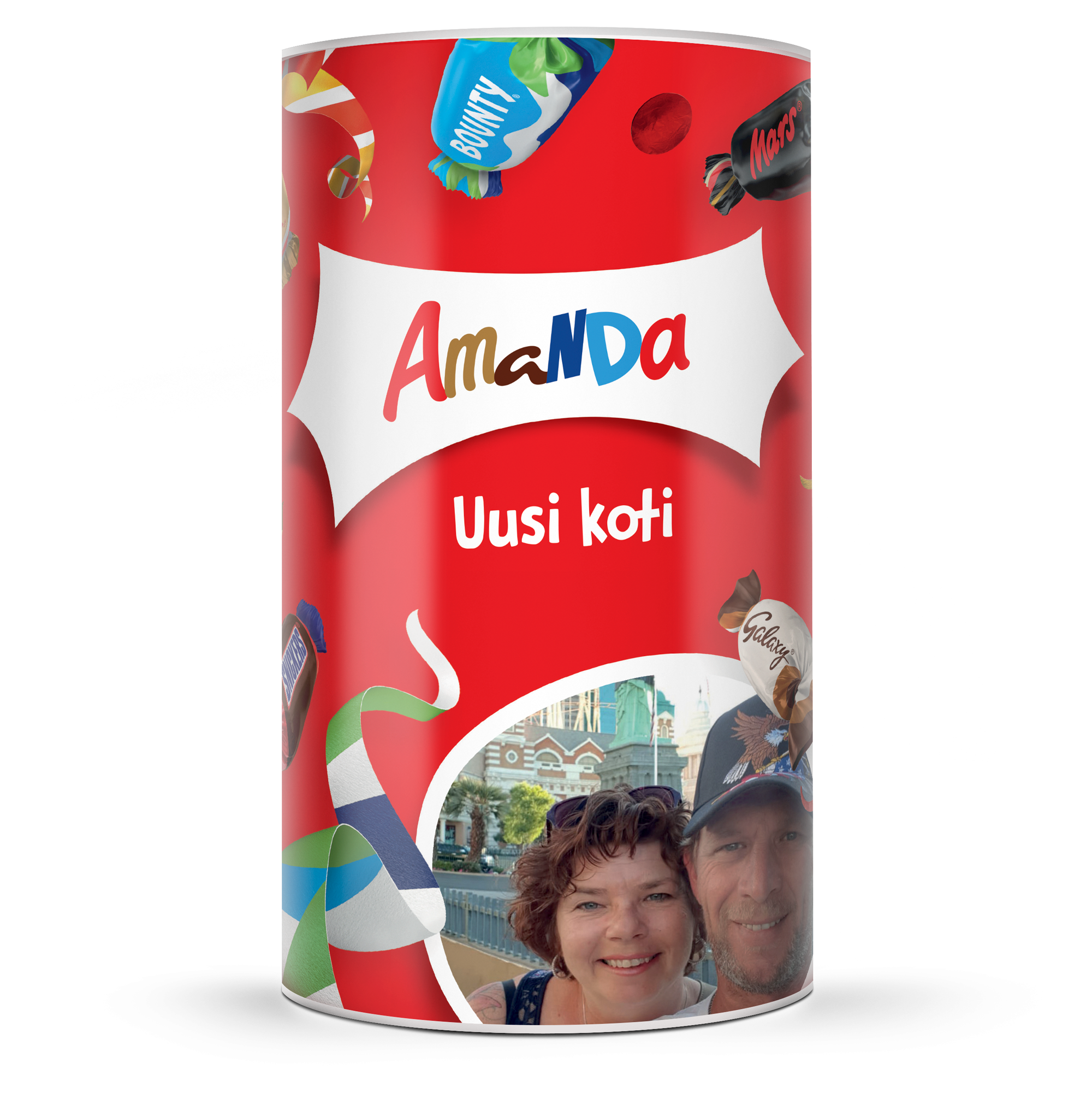 Punainen yksilöitävä tuubi suklaakonvehteja, jossa on painettu Amanda, Uusi koti ja pariskunnan valokuva.