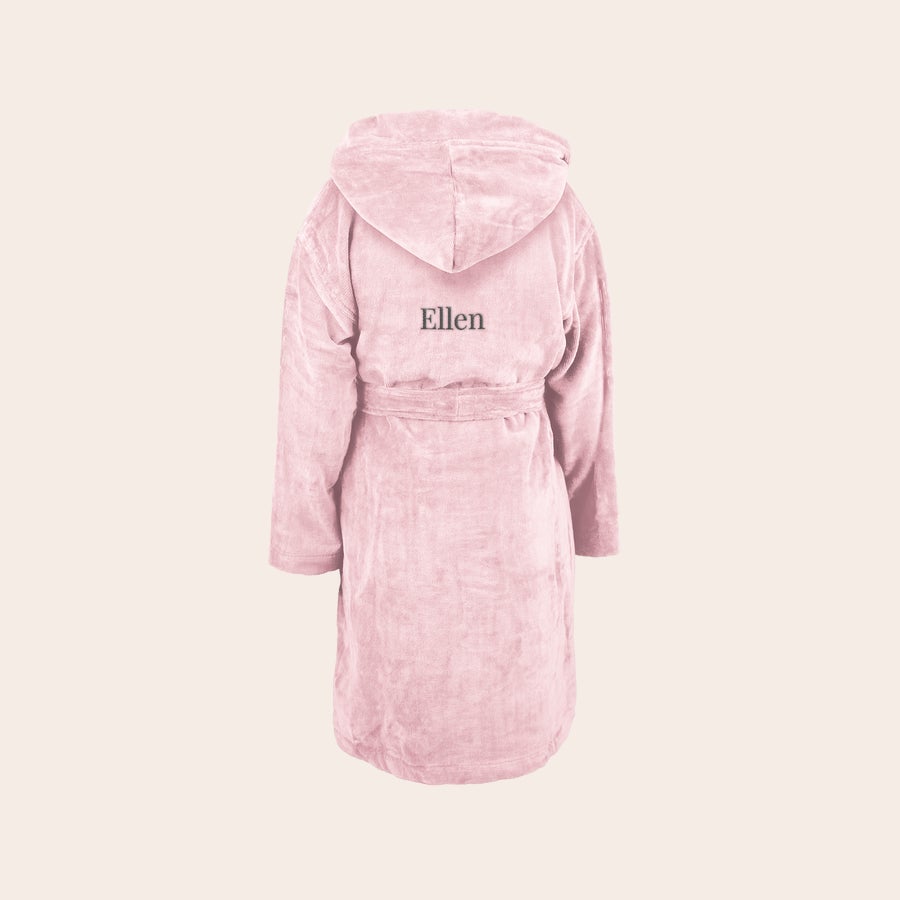 Badrock - barn Mjuk rosa personlig badkappa för barn med namnet Ellen broderat i mörkgrått, perfekt för att överraska de minsta.