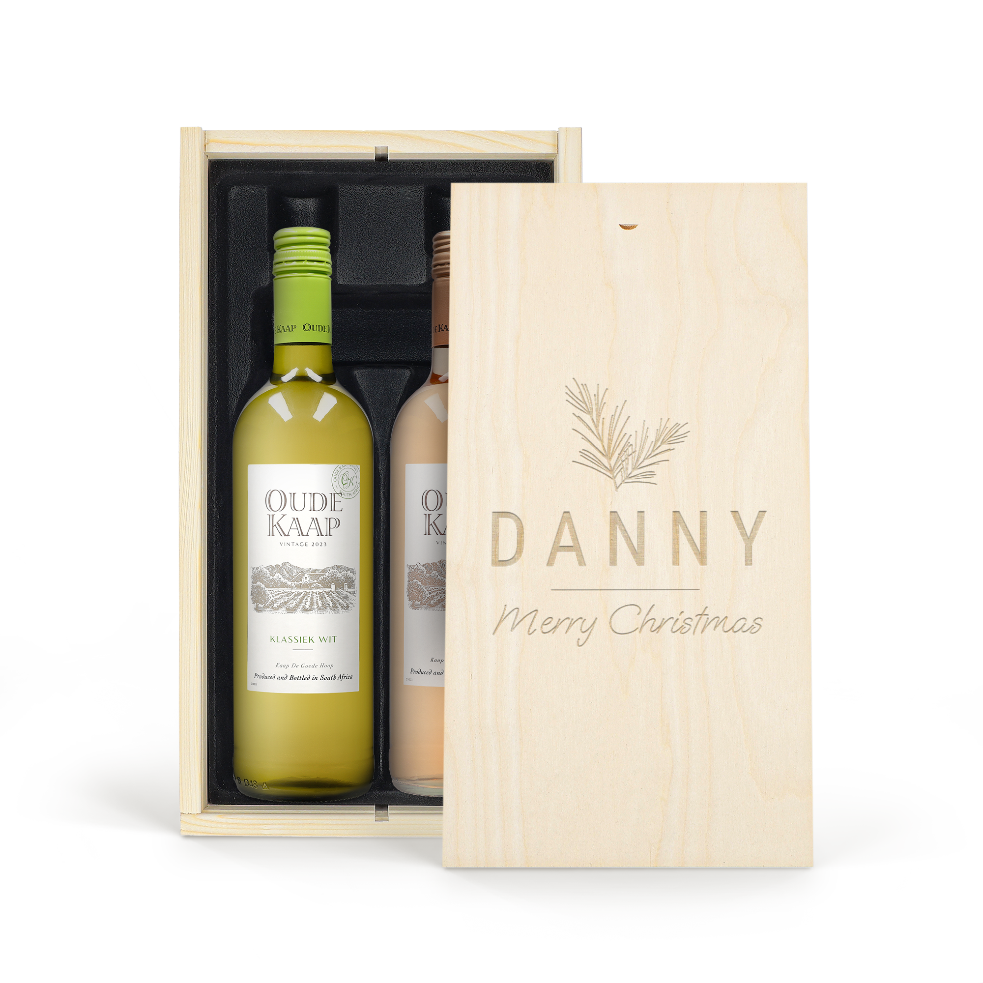 Paquete de vino con dos botellas Old Cape, blanco y rosado, en una caja de madera personalizada con el nombre Danny y "Merry Christmas" grabado.