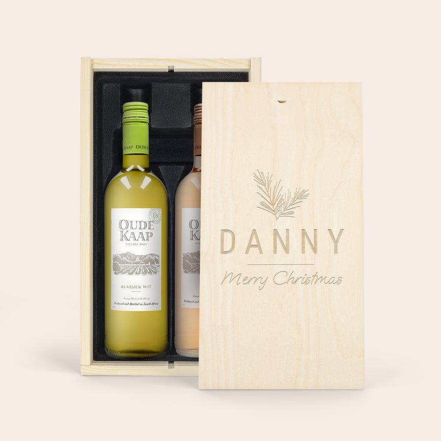 Conjunto de Vinho - Oude Kaap Pacote de vinho Old Cape em caixa de madeira personalizada com nome Danny e Feliz Natal gravados