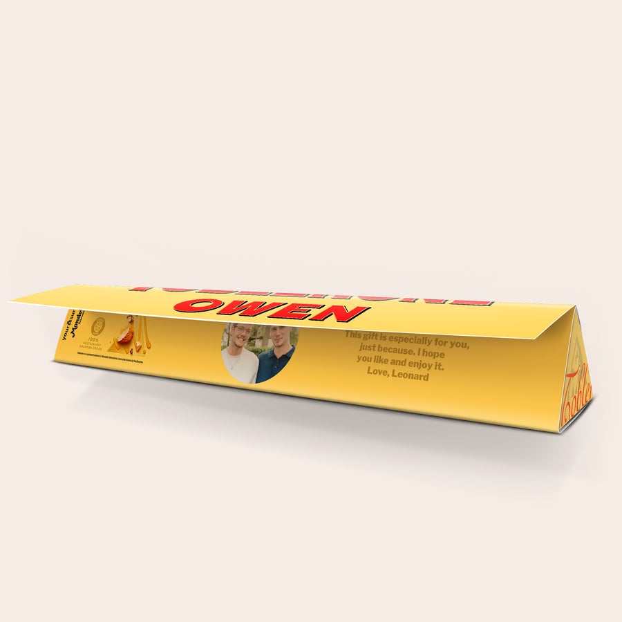 Toblerone med navn En personlig Toblerone chokolade med navn og et foto af to mænd, trykt med teksten This gift is especially for you.