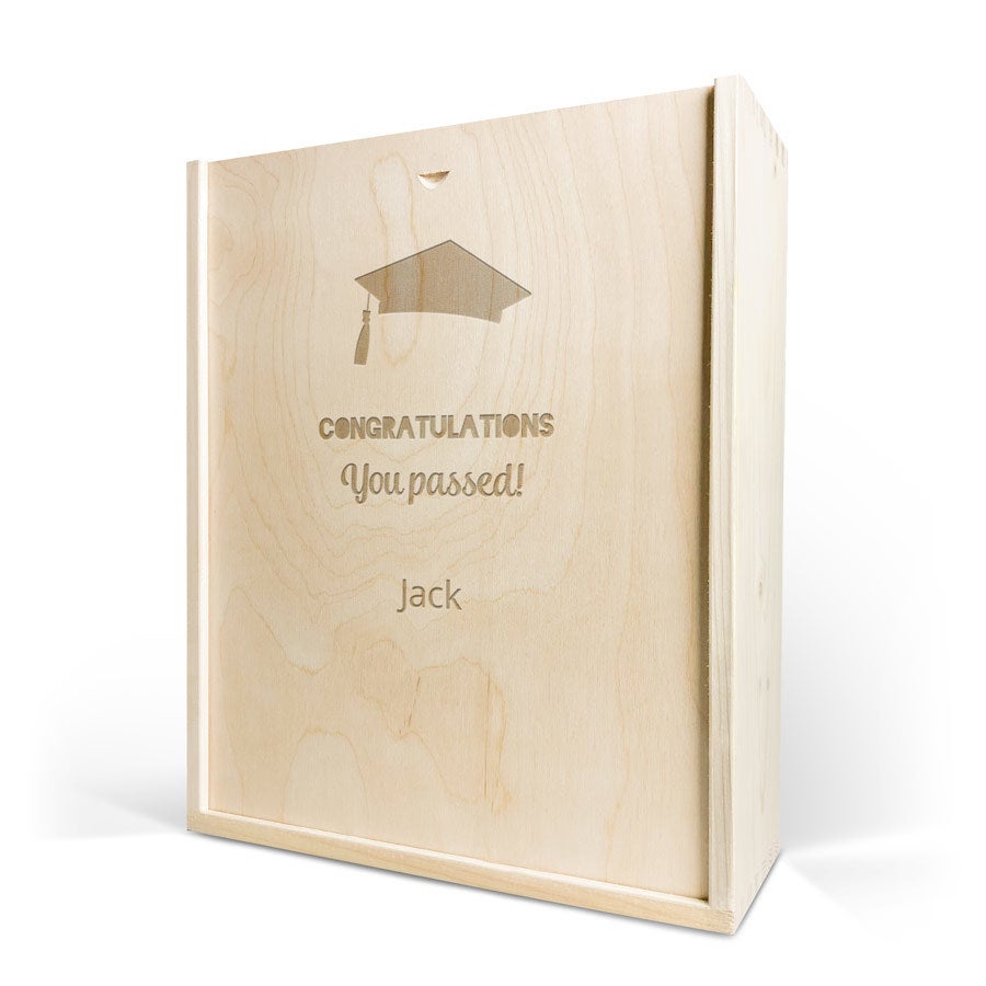 Luxusné víno Oude Kaap v rytom puzdre s textom Congratulations You passed! a menom Jack
