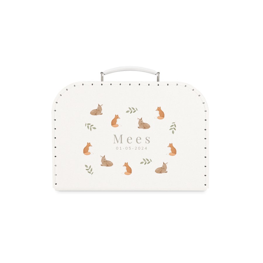 Kinderkoffer met naam Witte bedrukte kinderkoffer met vossen en reeën, gepersonaliseerd met de naam Mees en datum 01-05-2024
